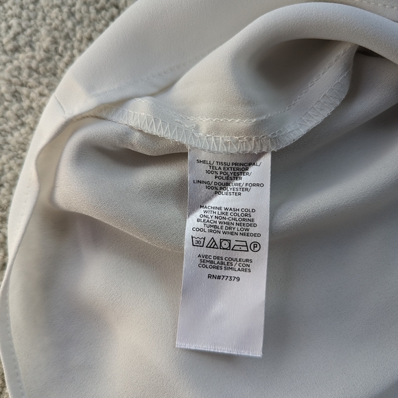 Ann Taylor Off-White V Neck Shell - Picture 4 of 4